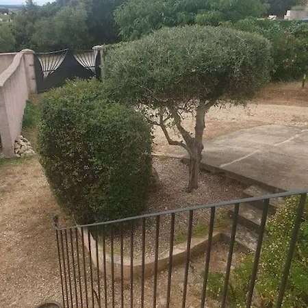 Entre Nimes Et Le Pont Du Gard * Bezouce